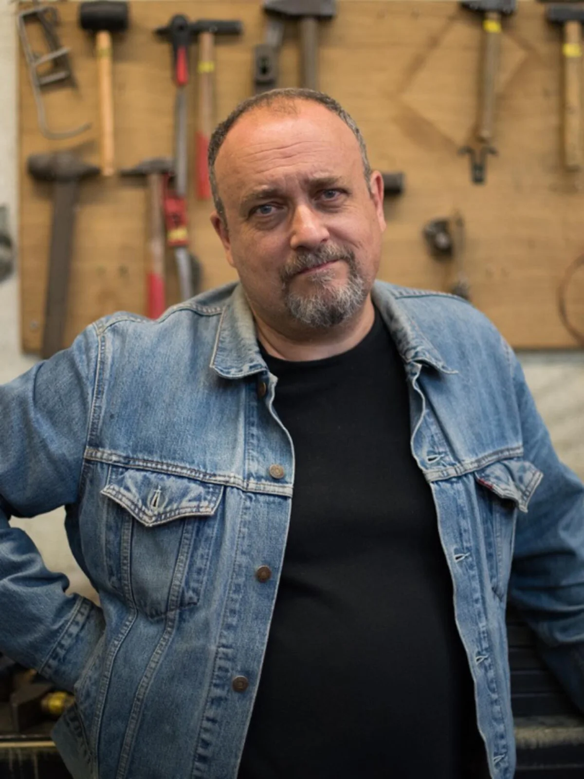 Portrait de Rémi De Vos, auteur associé du Festival Confluences 2024